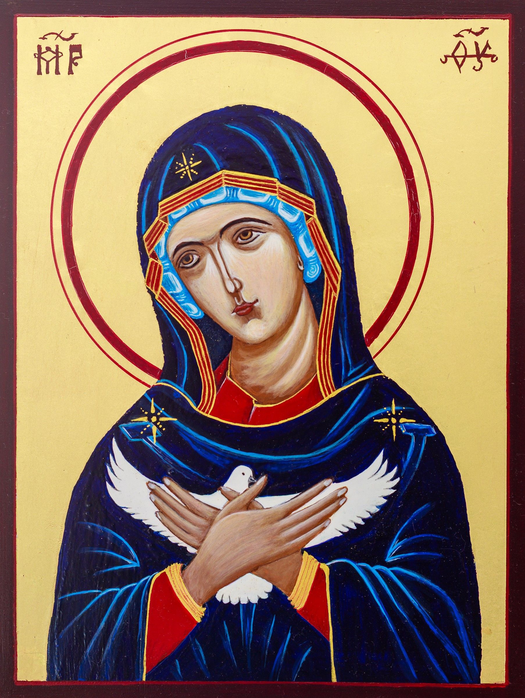Icône de la Vierge de l'humilité en buste, mains croisées sur la poitrine, maphorion bleu, colombe du Saint-Esprit, fond d'or