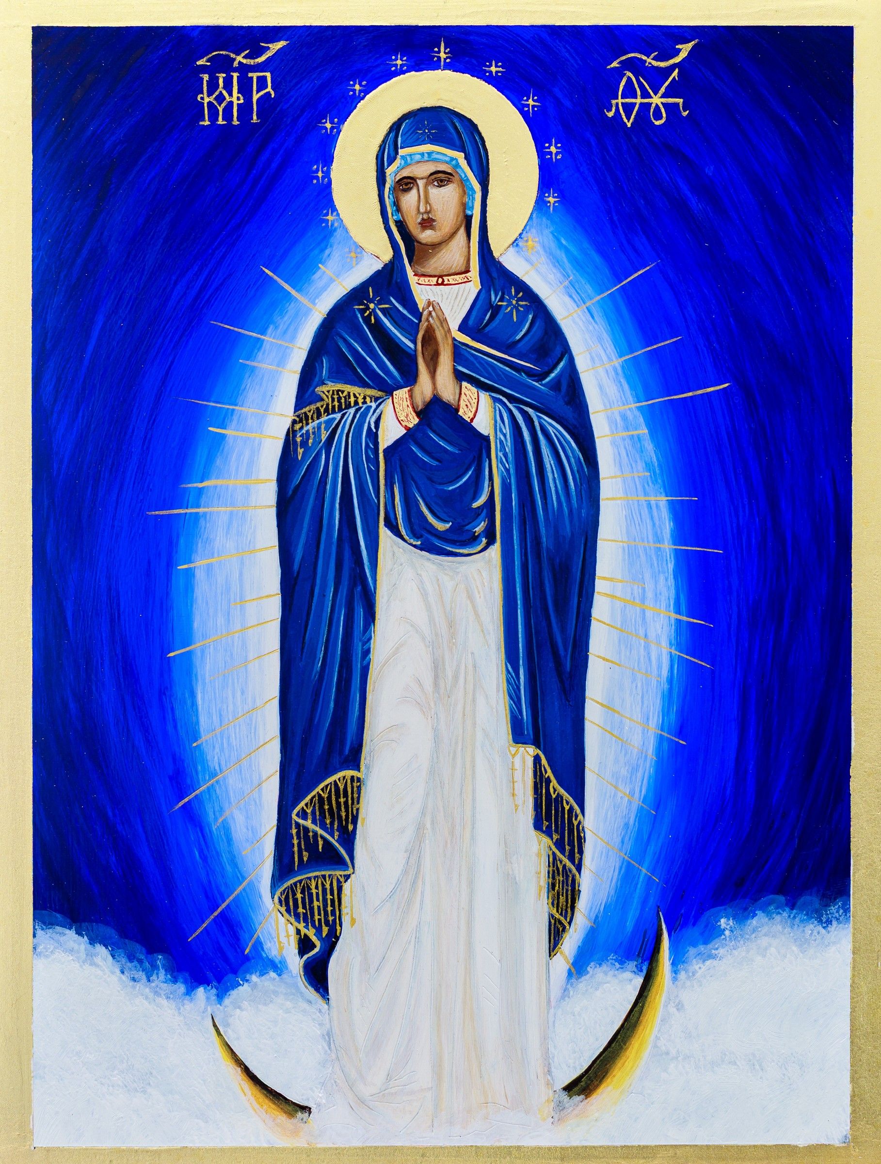Icône de l'Immaculée Conception : la Vierge en prière, debout sur le croissant de lune, couronnée de douze étoiles, sur un fond bleu rayonnant